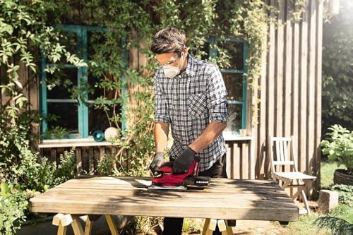 Einhell TE-OS 18/230 Li lijando superficie de madera sin cable en exterior con bateria Power X-Change